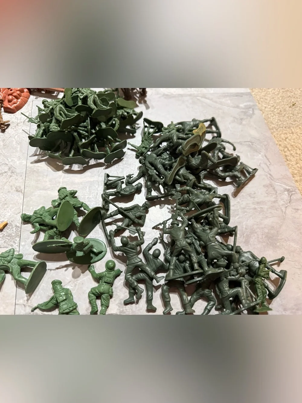 Large Vintage Style Plastic Toy Army Men Playset with Tanks & Towers, 188+